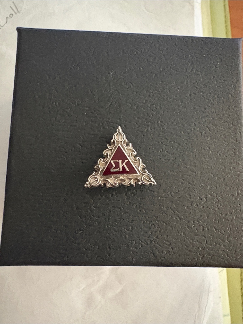 Sigma kappa triangle badge pin-silver scroll border-like new excellent condition